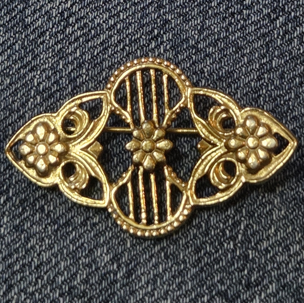 Vintage Victorian Revival Gold Brooch